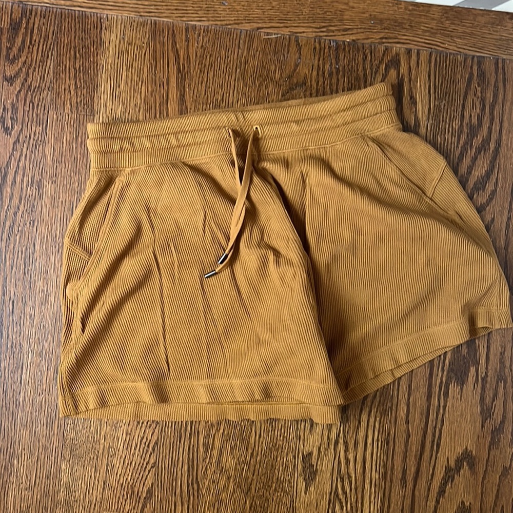 Lululemon waffle knit short, mustard, size 8
